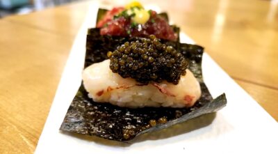 Nigiri de papada ibérica con caviar. Fotio Igor Cubillo.