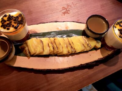 Piña macerada en mojito de s hiso y mousse de maracuyá. Foto A. Luchini.