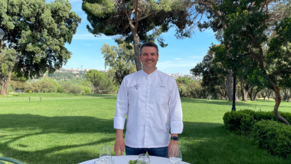 Iván Sáez en la terraza de Club de Campo Villa de Madrid