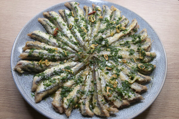 Plato de anchoas a la bilbaína