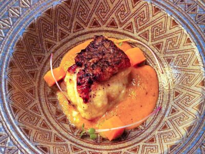 Ventresca de cherne negro en croqueta con caldo de coco