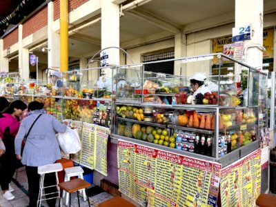 Las jugueras con su lista interminable de propuestas. Foto 7Caníbales.