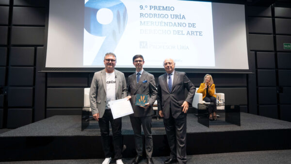 El cocinero Andoni Luiis Aduriz entrega el Premio Rodrigo Uría Meruéndano de Derecho del Arte