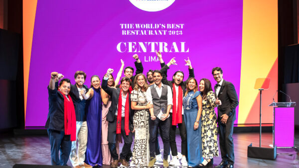 El equipo de Central celebra el premio