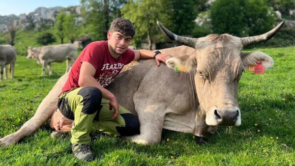 José Luis Alonso, pastor y productor de queso en el Parque Nacional de los Picos de Europa, ha ganado el Premio Nacional de Gastronomía Talento Joven Alimentos de España 2023