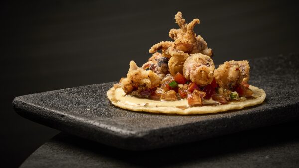 Taco de chopitos, pico de gallo y salsa macha de Can Chan Chán