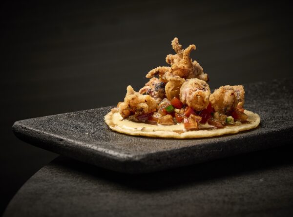 Taco de chopitos, pico de gallo y salsa macha de Can Chan Chán