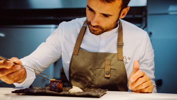 Borja Marrero prepara un plato en MuXgo