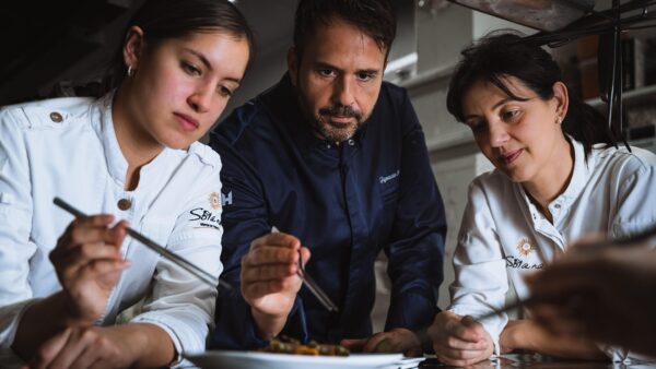 Ignacio Solana con Marisol Moreno y Noelia Hermosilla