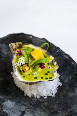 Ostra con gazpacho de jalapeño de Solana (Foto Karibu Media)