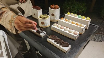 Los petit fours se exponen en San Hô para que el cliente escoja los que prefiera comer