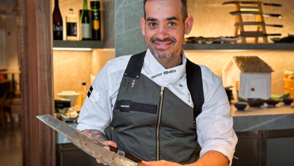 El cocinero zurdo Héctor Ribeiro decidió fabricar sus propios cuchillos para Kintsugi