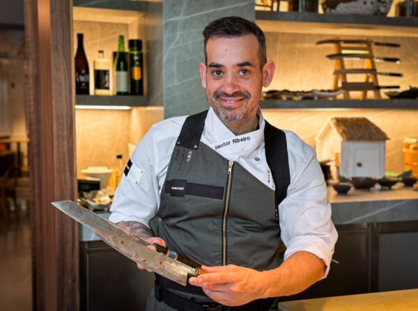 El cocinero zurdo Héctor Ribeiro decidió fabricar sus propios cuchillos para Kintsugi