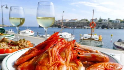 Trébol, comida marinera con vistas marinas