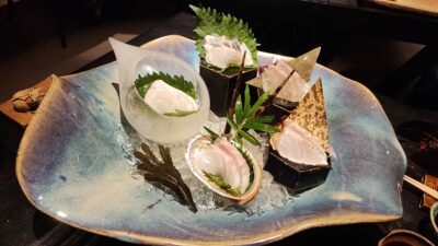 Víctor Planas aplica cinco técnicas diferentes a su sashimi de lubina
