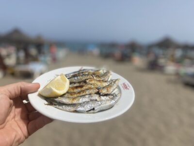 Las sardinas deben quedar doras y crujientes por fuera y jugosas por dentro