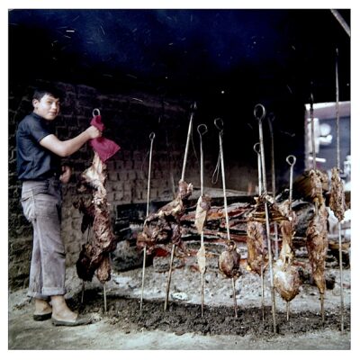 Preparando carne de ternera a la llanera. Autor, Gabriel Carvajal.