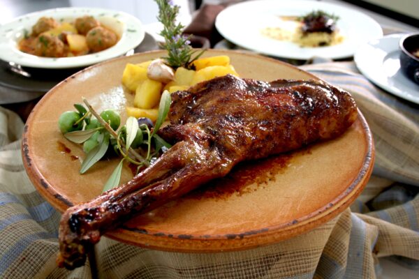 Plato premiado en el concurso de cocina tradicional con chivo. Foto Cabrama