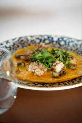 Tortilla abierta de sesos de chivo en restaurante Sarmiento. Foto Sarmiento