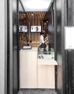 Las micro cafeterías se multiplican en todo el mundo con el viejo y renovado concepto de café al paso.