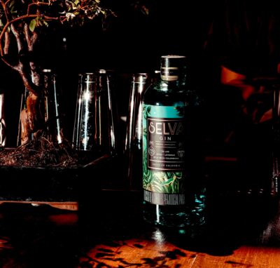 Selva Gin, la <london dry gin destilada en Cartagena.
