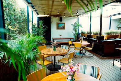 La terraza se ha ido acondicionando según lo permitían las ventas.