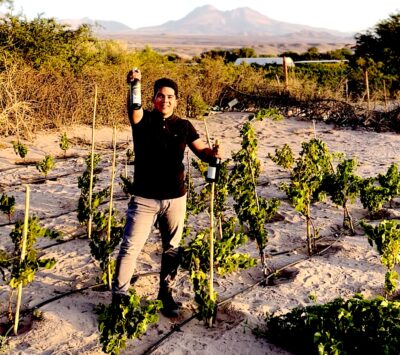 Fabián MUñoz en viñedos de Toconao