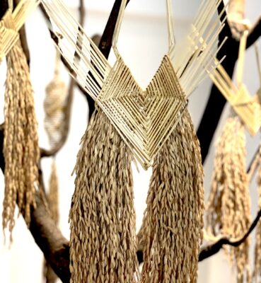 Artesanía tradicional con arroz.