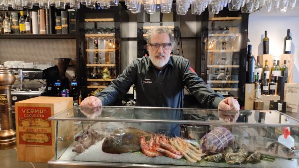 Miguel Ángel Jiménez en la barra de La Catapa