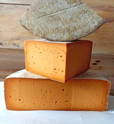 Queso con achiote.