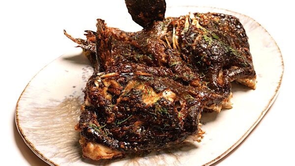 Cabeza de vieja marinada y lacada con demiglace de cordero. Nacho Ovalle en La Calma by Fredes.