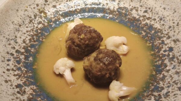 Albóndiga de porc negre con curry al estilo thai (Atocha, 107)