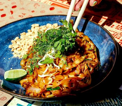 Pad Thai de camarón. Felipe Salas en Banh Mi, Quito.