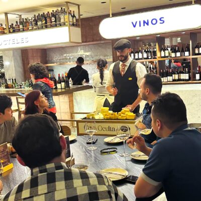 Servicio de quesos a la mesa . Foto, Cava Oculta.