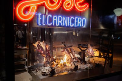 El asador en la vidriera