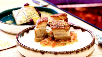 Costilla de cerdo con agua de billete
