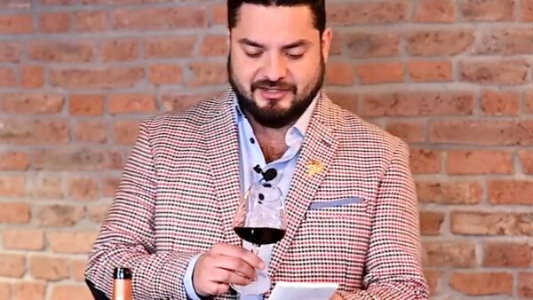Marcelo Arriagada, sumiller chileno al mando de la bodega de Kappo Masa.