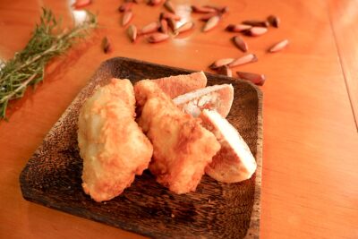 Merluza frita en la barca. Lorna Muñoz en Travesía.