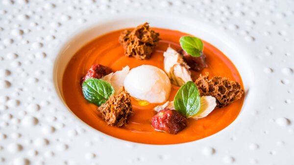 Salmorejo de tomate y pimientos-asados con sus avíos de Surtopía
