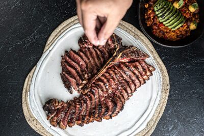 En Tributo solo se sirve carne 100% ecuatoriana, Maldonado trabaja con doce proveedores locales para garantizar el insumo de vaca vieja
