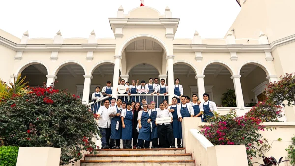 El equipo de cocina en la Casa Moreyra. Foto, Grupo Acurio.
