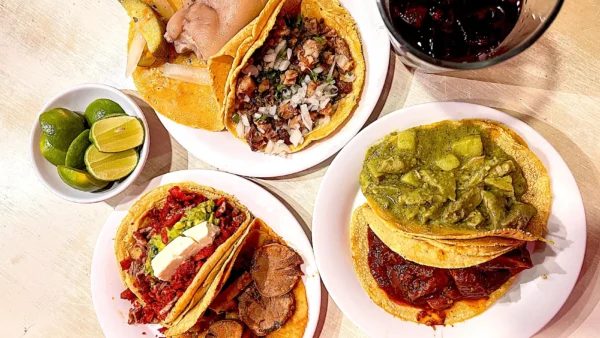 Selección de tacos en El Jarocho. Foto, Rodrigo Crespo.
