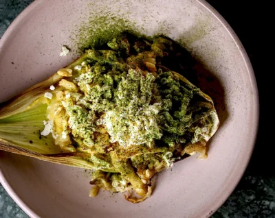 Tamal al carbón y hongos. Camila Lechin en Hapo