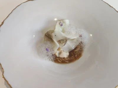 Arroz de puerros asados, espardeñas y lavanda de Quique Dacosta