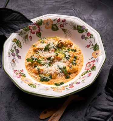 Balú, hogao de cuajada, berros y queso curado. Jennifer Rodríguez en Mestizo