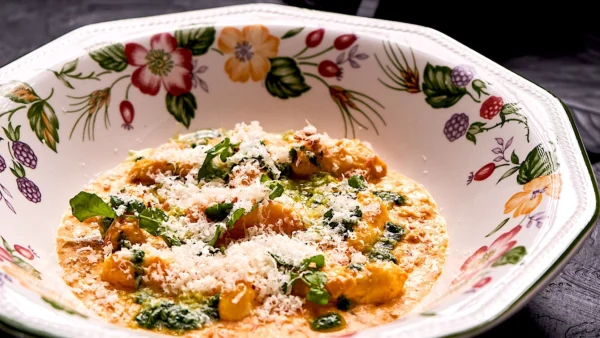 Balú, hogao de cuajada, berros y queso curado. Jennifer Rodríguez en Mestizo