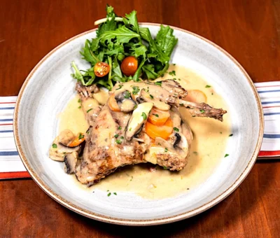 Conejo con salsa de mostaza