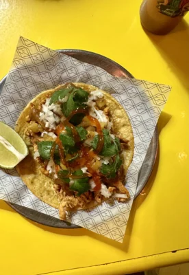 Las influencias mexicanas se juntan con platos de raíces asiáticas. Foto, R. Reich