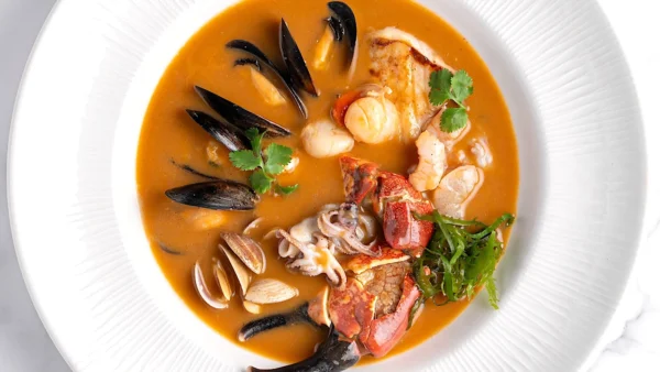 Parihuela de pescado y mariscos. Pedro Miguel Schiaffino en La Rosa Náutica