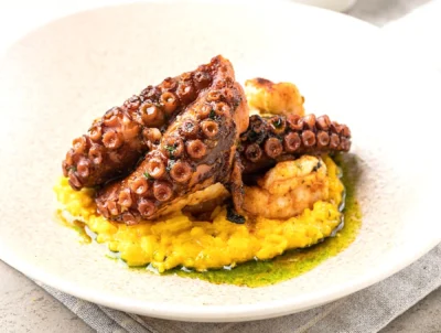 Pulpo confitado y puré de maíz blanco. Iván Grain en Marrecife